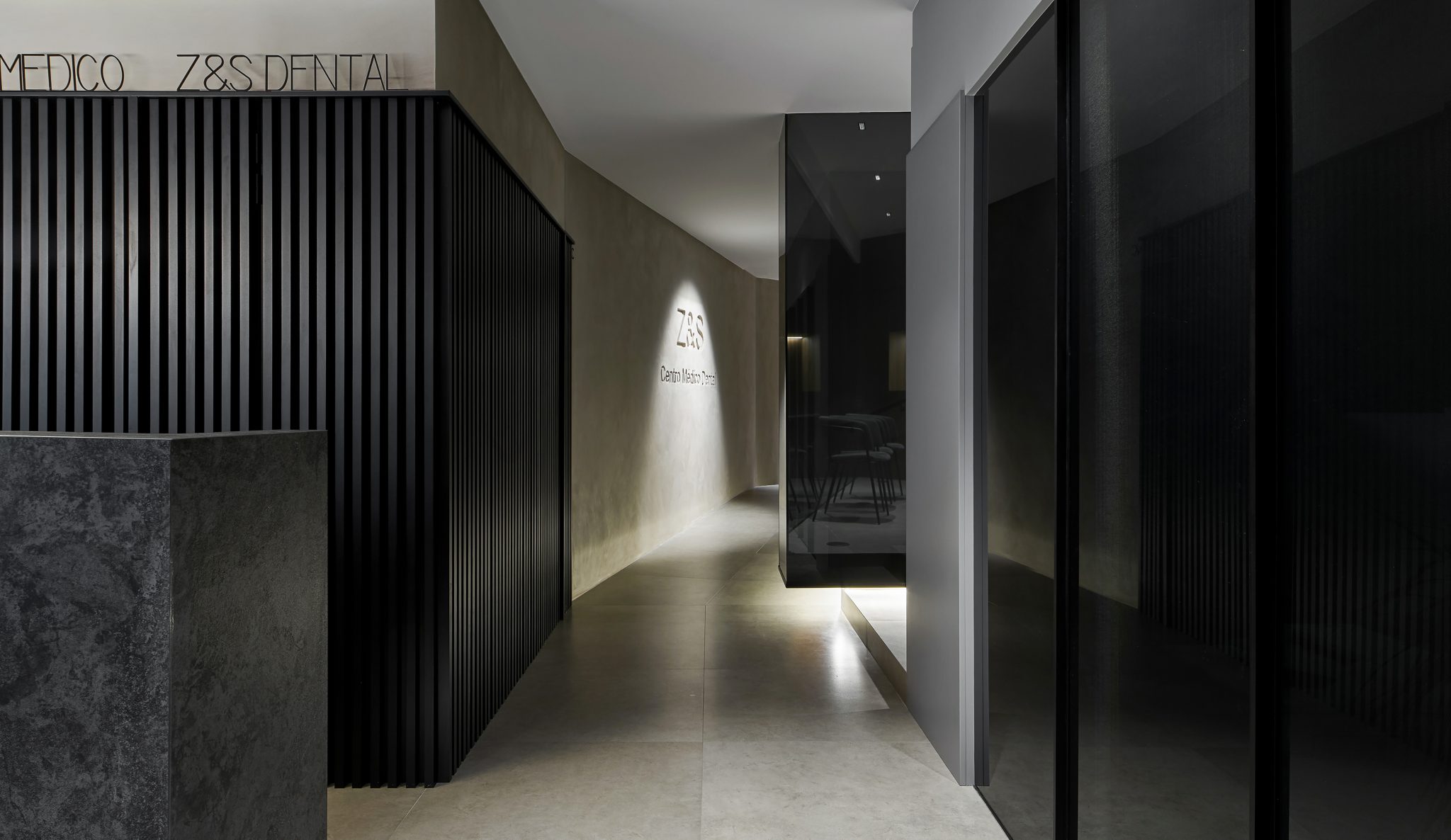 murillo-arquitectos-zys-centro-medico-dental-acceso