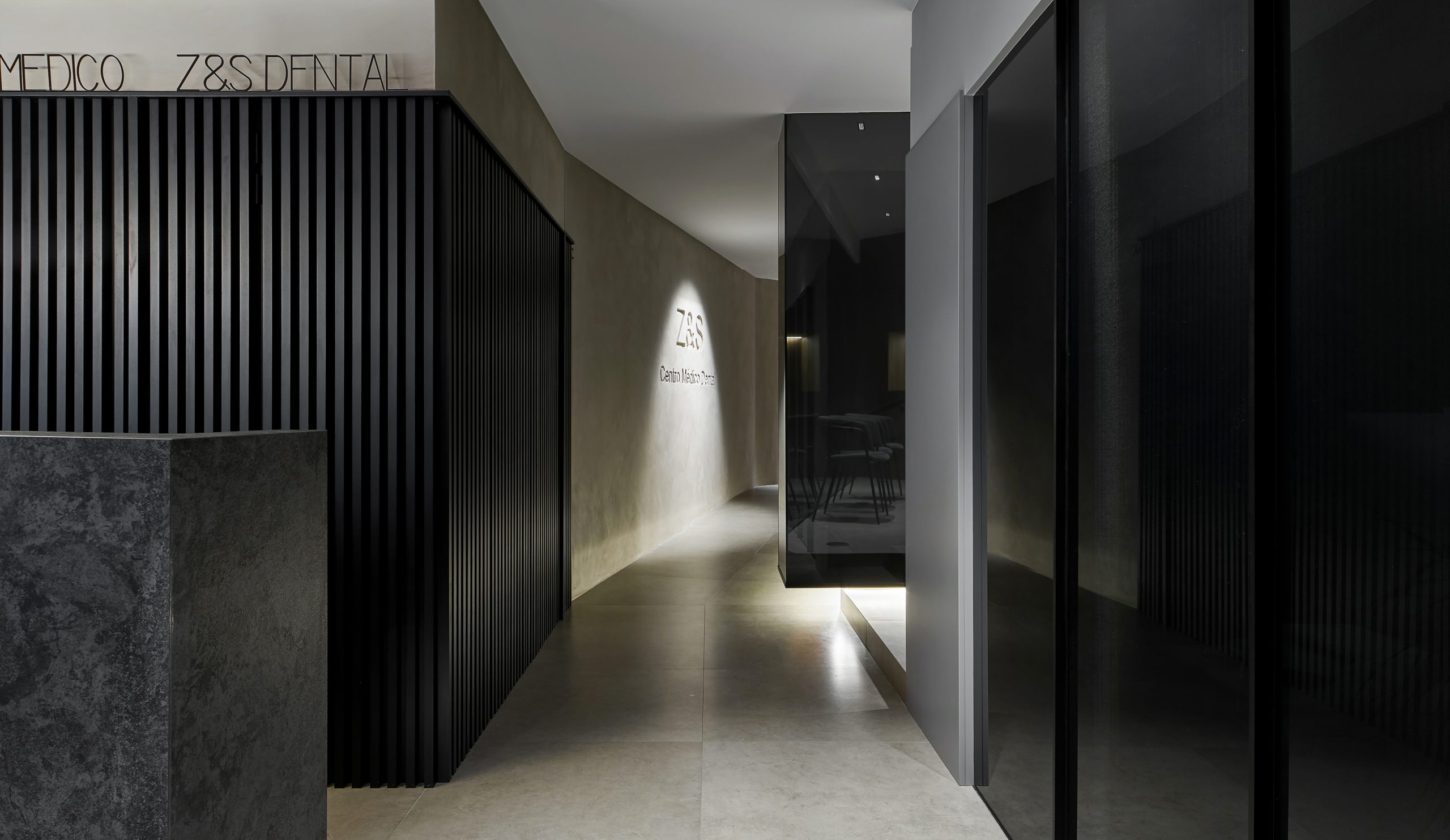 murillo-arquitectos-zys-centro-medico-dental-acceso