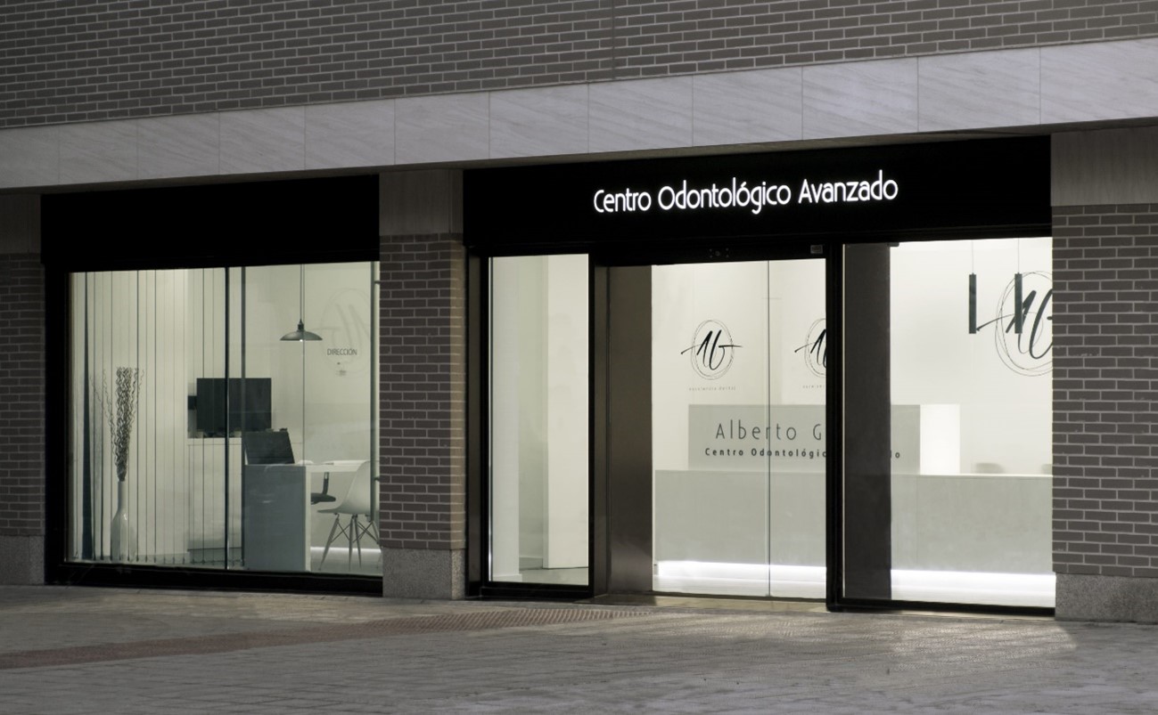 murillo-arquitectos-clinica-dental-alberto-garcia-acceso