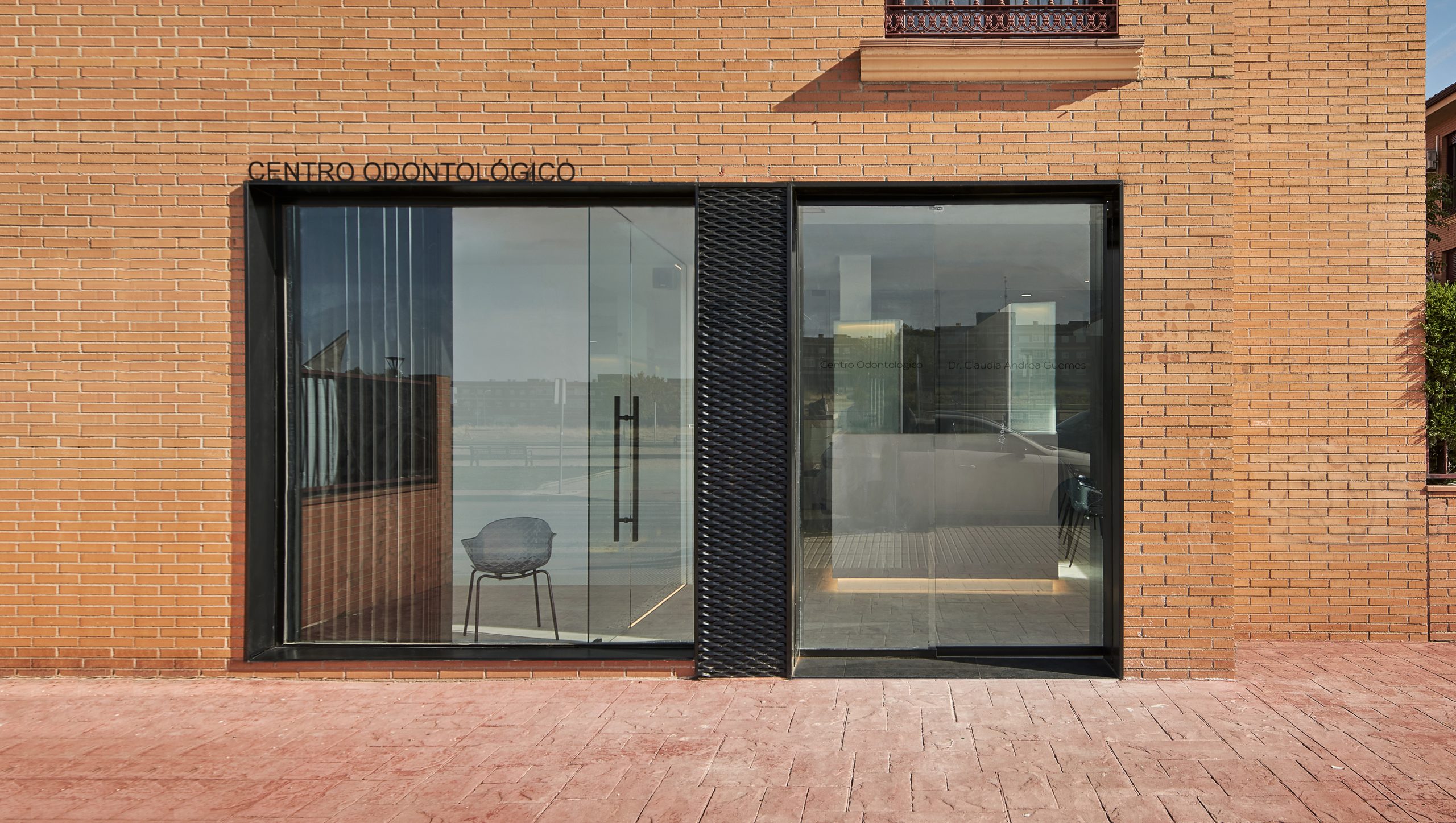 murillo-arquitectos-clinica-dental-by-claudia-guemes-exterior