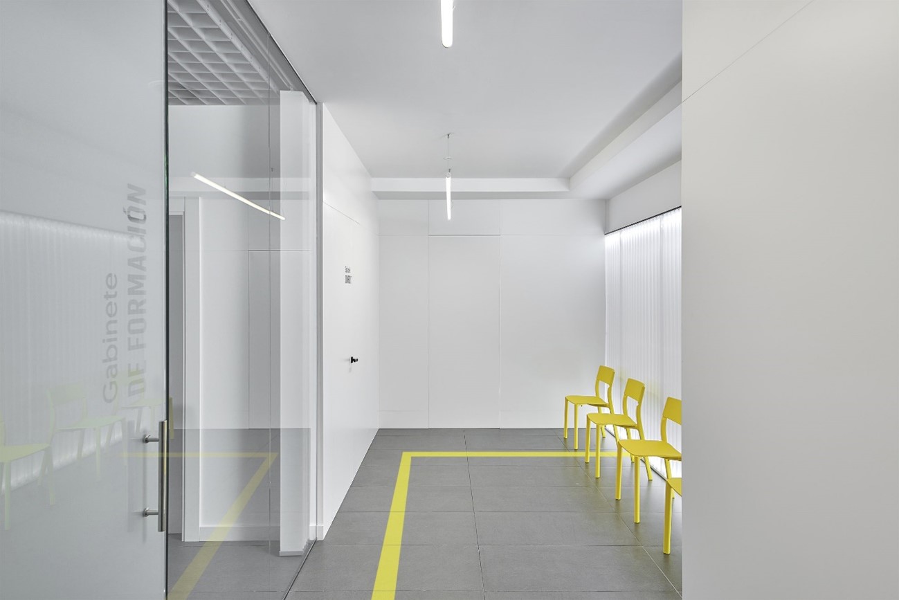 murillo-arquitectos-clinica-dental-teresa-gil-pasillo-clinico